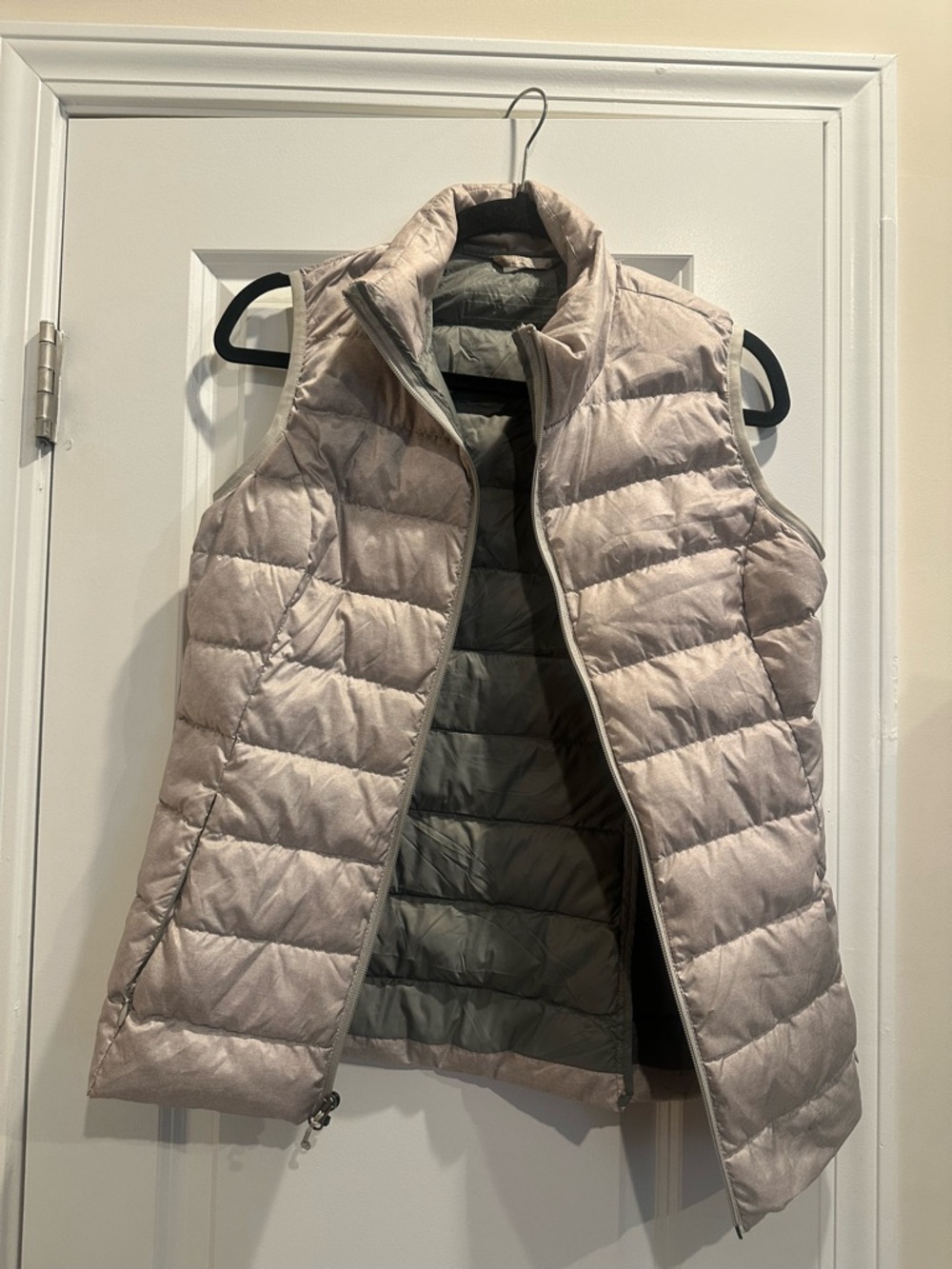 Eddie Bauer Light Grey/Beige Quilted Packable Puffer Vest